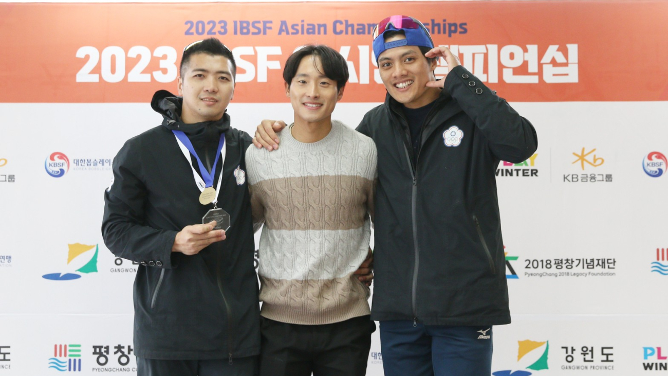 林煒(左)和俊弘(右)與韓國教練